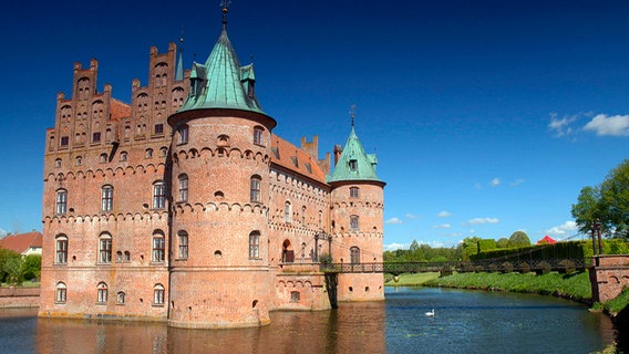 Schloss Egeskov ist eins von 123 Schlössern auf der Insel Fünen. © NDR/MANFRED SCHULZ TV & FilmProduktion 
