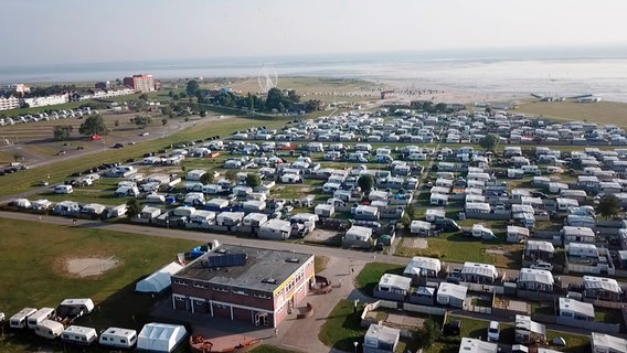 Der XXLCampingplatz in Schillig an der Nordseeküste ist für viele Dauercamper ihr zweites Zuhause. © NDR/AZ Media/Franziska Voigt 