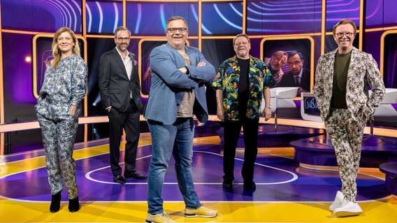 von links nach rechts: Caroline Peters, Kurt Krömer, Elton, Jürgen von der Lippe, Wolfgang Lippert von links nach rechts: Caroline Peters, Kurt Krömer, Elton, Jürgen von der Lippe, Wolfgang Lippert © NDR/Arne Vollstedt