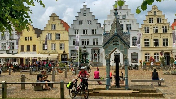 Friedrichstadt an der Eider - von Holländern erbaut. Mit seinen Grachten eines der schönsten Städtchen Schleswig-Holsteins. Friedrichstadt an der Eider - von Holländern erbaut. Mit seinen Grachten eines der schönsten Städtchen Schleswig-Holsteins. © NDR/MANFRED SCHULZ TV & FilmProduktion