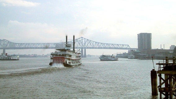 Der Mississippi: Eine vielbefahrene Wasserstraße. © NDR/Louisiana Office of Tourism 