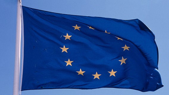 Fahne der Europäischen Union weht im Wind © Picture-Alliance / Bildagentur Huber 
