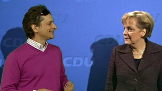 Johannes Schlüter neben Angela Merkel  