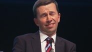 Bernd Lucke von der AfD mit gekniffenen Augen.  