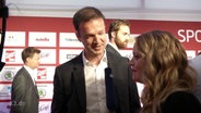 Ex-Fußballprofi Fredi Bobic mit Jasmin Wenkemann im Gespräch.  