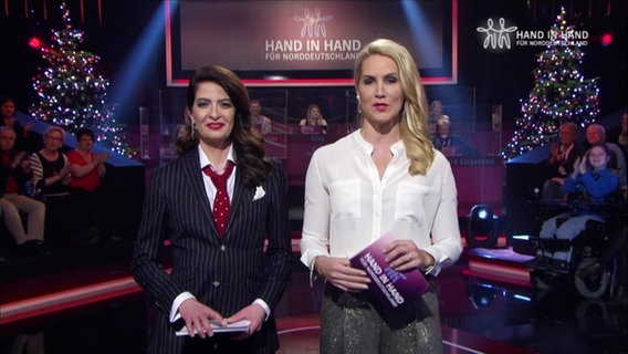 Judith Rakers und Linda Zervakis moderieren die Spendengala Hand in Hand.  