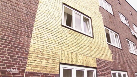 Eine mit Blattgold versehen Hausfassade in Veddel.  