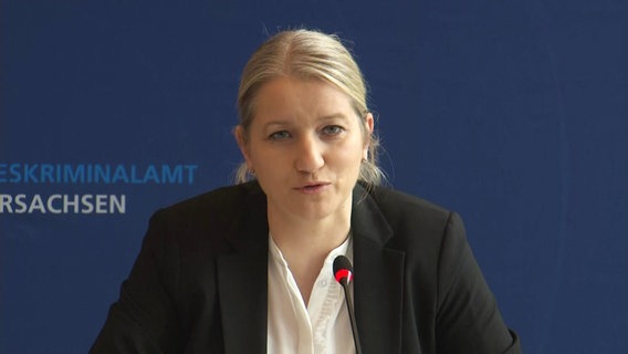 Justizministerin Niedersachsen Kathrin Wahlmann (SPD) bei einer Pressekonferenz. © Screenshot 