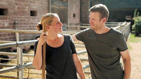 Nina und Sebastian Kill haben auf dem Bärenbrunnerhof eine neue Heimat gefunden. © SWR 