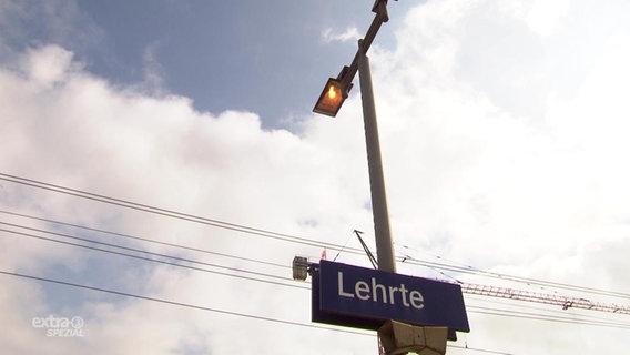 Dauerbeleuchtung am Lehrter Bahnhof.  
