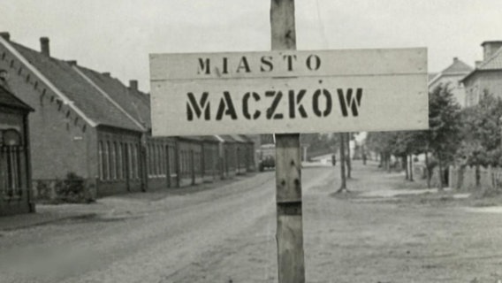 Dorfeingang von Maczkow  