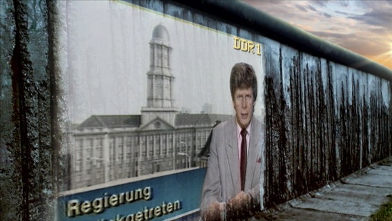 Die Aktuelle Kamera vom 7.11.1989 projiziert auf die Berliner Mauer  