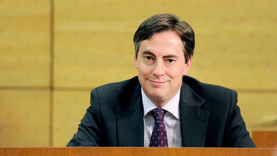 David McAllister sitzt im Niedersächsischen Landtag. © picture alliance / dpa Foto: Julian Stratenschulte