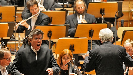 Thomas Hampson singt, begleitet von NDR Sinfonieorchester unter der Leitung von Christoph von Dohnànyi am 8. September 2009 in Hamburger Laeiszhalle. © NDR Foto: Marcus Krüger
