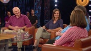 Peter Bernreuther, Inka Schneider und weitere Gäste in einer Talkrunde  