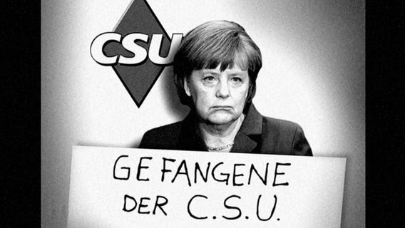 Eine Fotomontage zeigt Angela Merkel mit einem Schild mit der Aufschrift "Gefangene der CSU"  