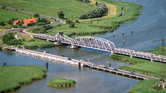 Die Meiningenbrücke bei Barth. © ZB - Fotoreport Foto: Bernd Wüstneck