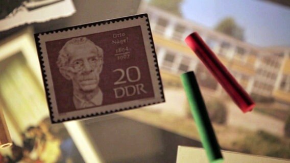 Eine Briefmarke aus der DDR mit dem Porträt Otto Nagels. © NDR/Kulturjournal 