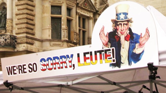 Ein Schild mit der Aufschrift "We're so sorry, Leute!"  