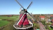 Ein historische Windmühle in Ostfriesland.  