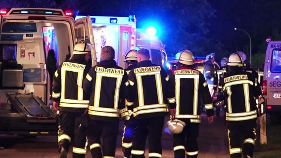 Rettungskräfte bei einem Brand einer Seniorenresidenz in Oyten © Nord-West-Media TV 