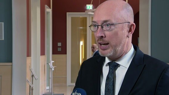 Innenminister Christian Pegel (SPD) im Interview. © Screenshot 