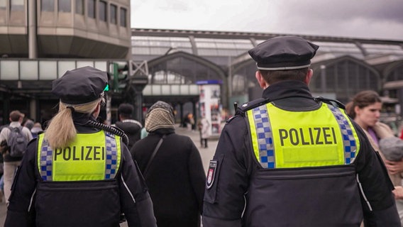 Polizei am Hamburger Hauptbahnhof. © Vollprogramm tv 