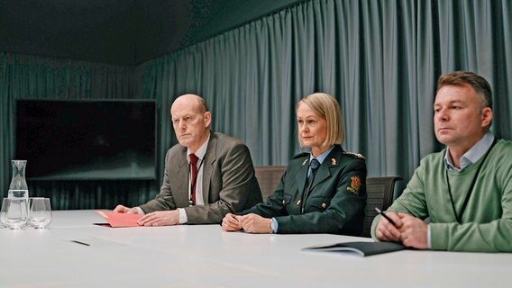 Kripo-Leiter Harald (Stig Amdam, li.) und Polizeichefin (Ingunn Beate Oyen) stehen unter Erfolgsdruck. © HBO Nordic/Lukas Salna 