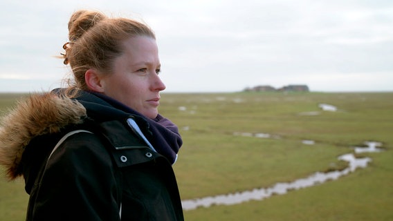 Christine Schweden auf Hallig Hooge. © NDR 