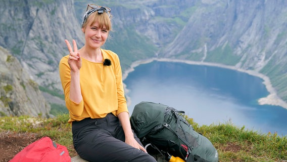 Nina Heins erlebt unvergessliche Momente, warmherzige Begegnungen und atemberaubende Eindrücke in Norwegens einzigartiger Natur. © HR/Jonas Kühlberg 