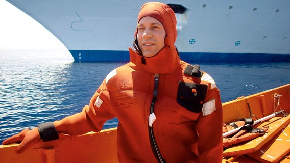 Kadett Robin Siemer bei der Rettungsübung. © NDR/BR/Bewegte Zeiten GmbH/Hartung 