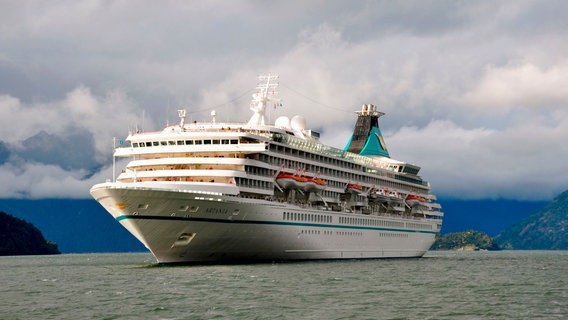 Die Grand Lady sticht wieder in See, in 96 Tagen geht es von Marseille nach Marseille rund um Südamerika. © BR/Bewegte Zeiten GmbH/Julia Jancso 
