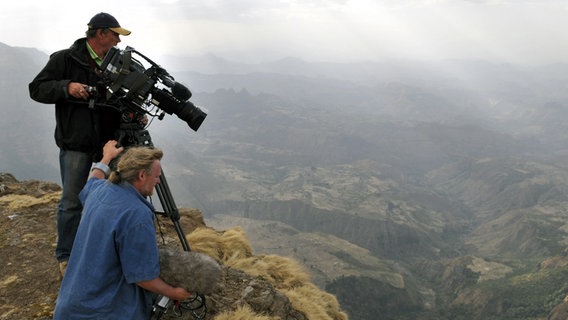 Dreharbeiten in den Bergen im Norden Äthiopiens © © NDR/Dr. Harald Pokieser/ORF 