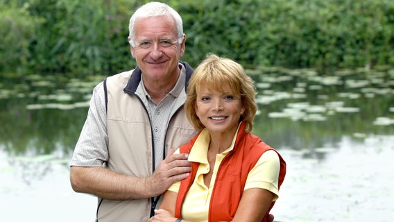 Vera (Uschi Glas) und ihre neue Liebe, der Schriftsteller Robert (Peter Bongartz). © ARD Degeto/Marco Orlando Pichler 