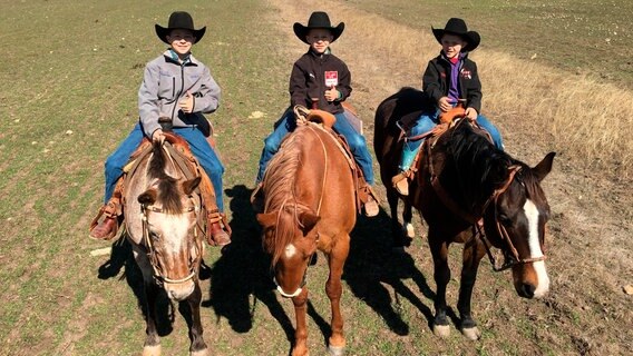 Drei texanische Jungs lieben Rodeo - für sie ein Lebenstraum. © NDR/WDR 