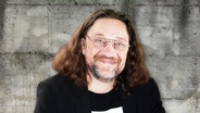 Ein Bild von Martin Schulz mit langen Haaren  