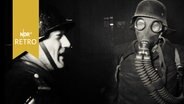 Feuerwehrmann mit Atemschutzmaske 1963.  
