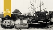 Fischkutter und andere Boote im Hafen von Husum festgefroren (1963).  