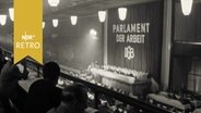 Plenum des DGB-Bundeskongresses 1962 in der Stadthalle Hannover unter dem Motto (Schriftzug): "Parlament der Arbeit"  