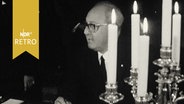 Giuseppe Saragat, Präsident von Italien, trägt sich ins Goldene Buch der Hansestadt Lübeck ein (1965)  