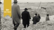 Mitglieder des Sonderausschusses der Hamburgischen Bürgerschaft besichtigen Deichbaustelle nach der Flutkatastrophe 1962  
