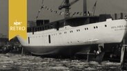 Seeebäderschiff "Wilhelmshaven" aufgedockt in Bremen vor dem Stapellauf (1963)  
