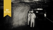 Zwei Bergleute bei Inspektionsgang unter Tage in der "Asse 2" (1965)  