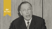 Schleswig-Holsteins Ministerpräsident Helmut Lemke bei einer Rede 1965  