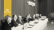 Etliche Männer auf dem Podium des CDU-Bauernkongresses in Oldenburg 1965  