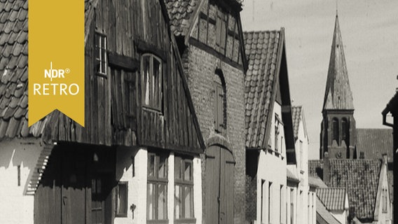 Straßenszene Meldorf mit alten Häusern in der Altstadt (1965)  