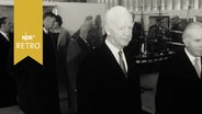 Bundespräsident Heinrich Lübke bei Rundgang zur Eröffnung des Focke-Museums in Bremen (1964)  