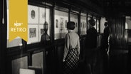Besucherinnen in einer Ausstellung der Bremer Kunsthalle (1964)  
