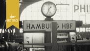 Halle des Hamburger Hauptbahnhofs mit stark frequentiertem Bahnsteig 1964  