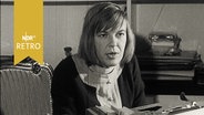 Ingeborg Bachmann an ihrem Schreibtisch beim Interview 1964  